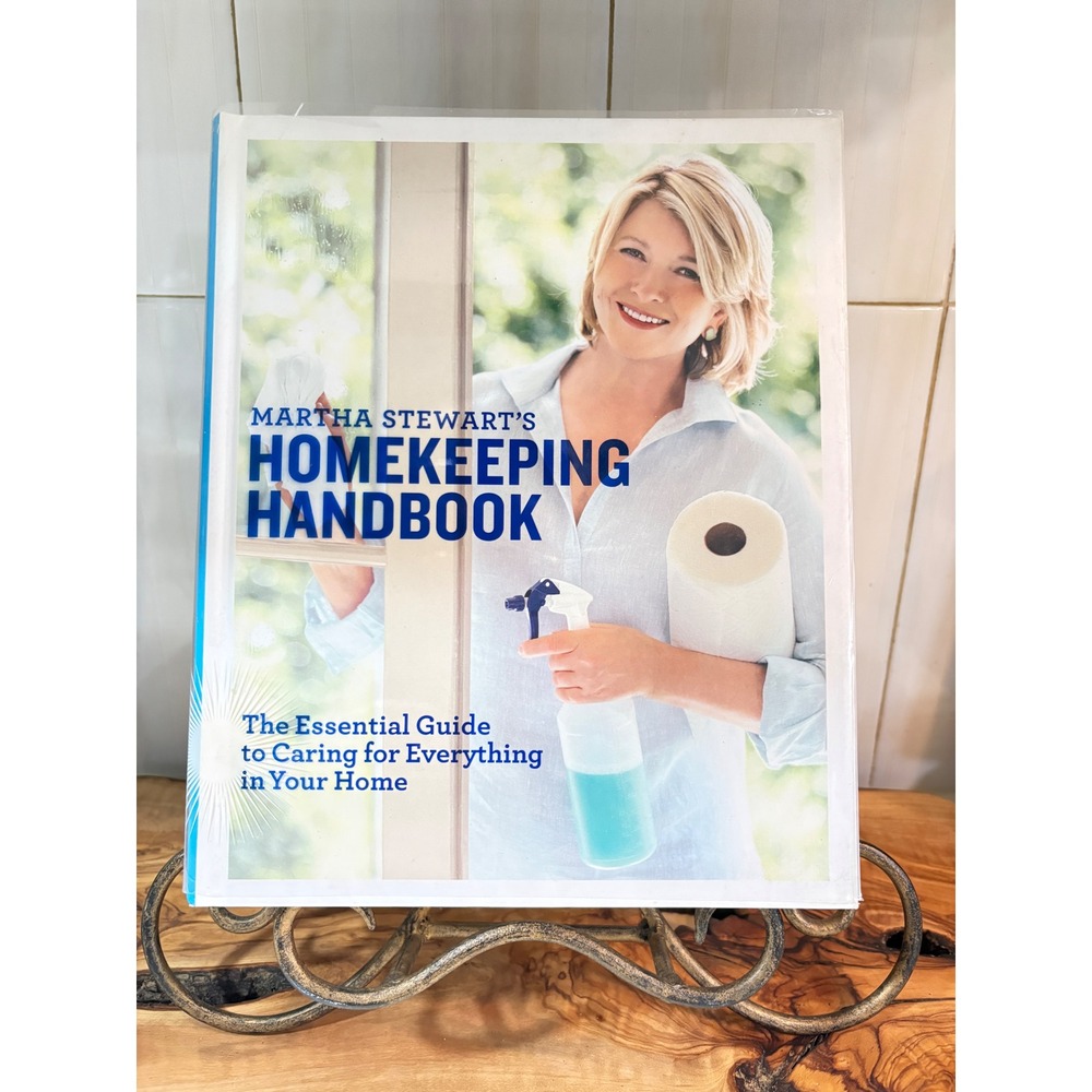 Martha Stewart's Homekeeping Handbook Essential Guide Hardcover 2006 Reference